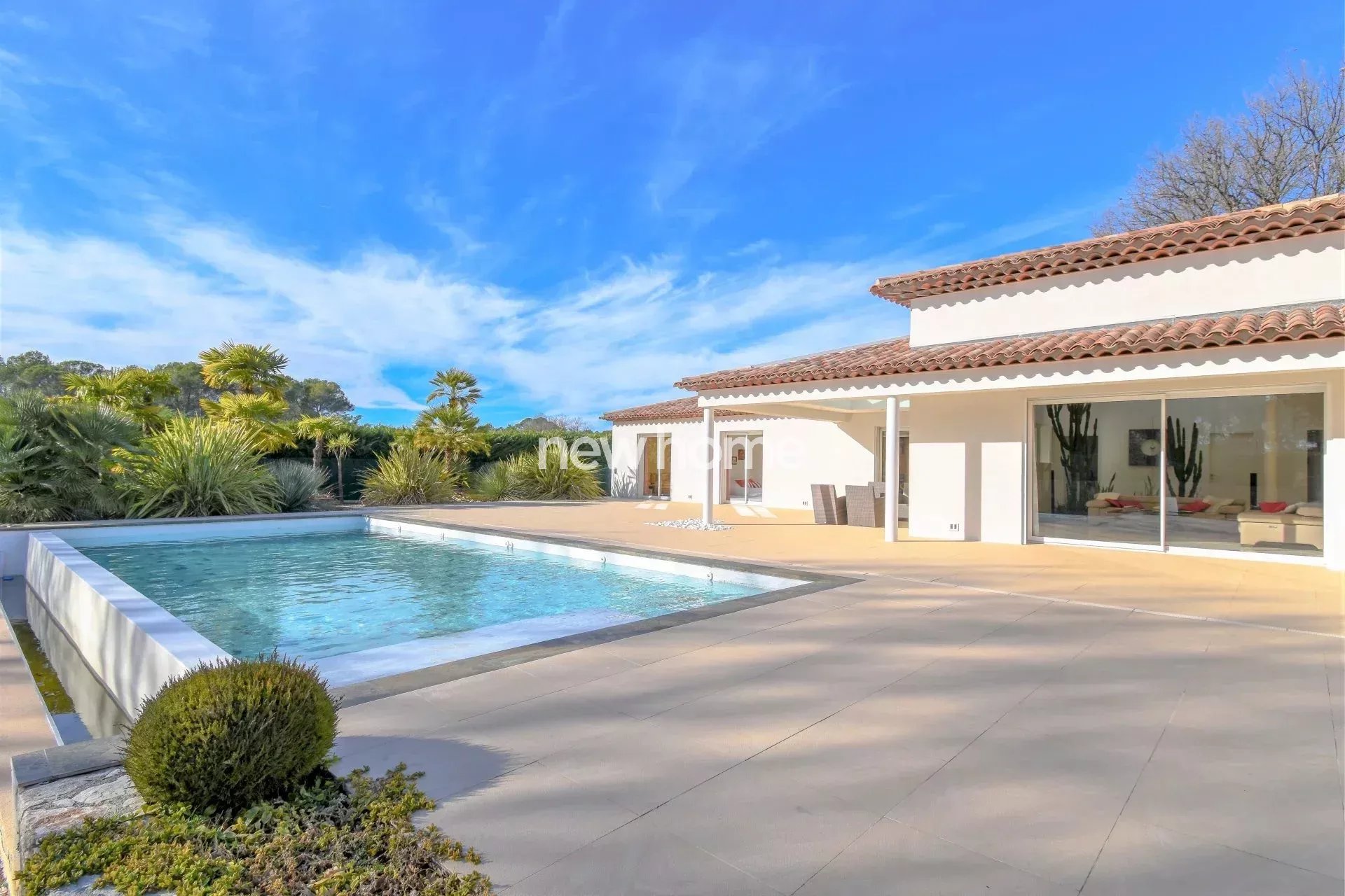 Magnifique villa de 220 m² avec tout le confort moderne à pied du village de Lorgues