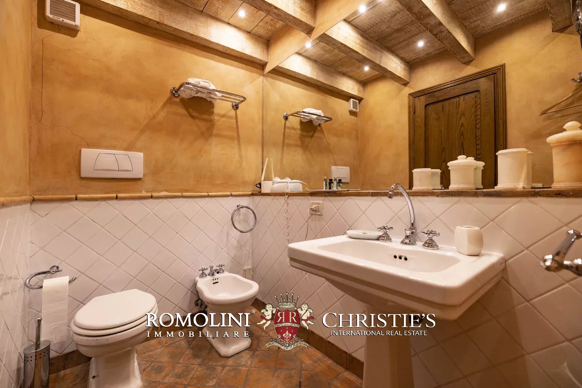 6 Bedroom Villa/Townhouse's Image 63