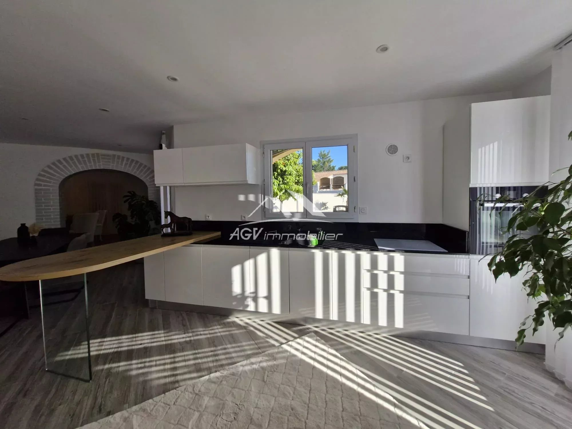 A Alès, maison 165 m², avec piscine garage, abris voiture et terrain de pétanque sur 1161 m² de terrain