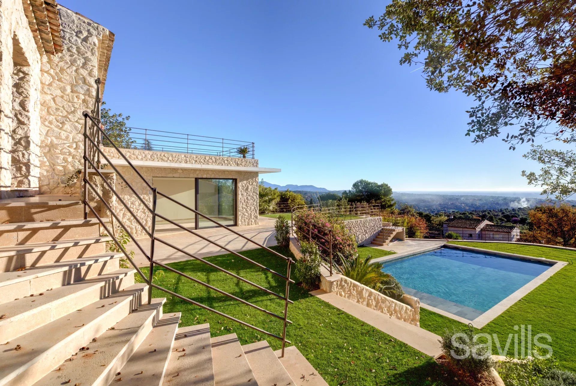 Villa neo-provençale avec magnifique vue mer.
