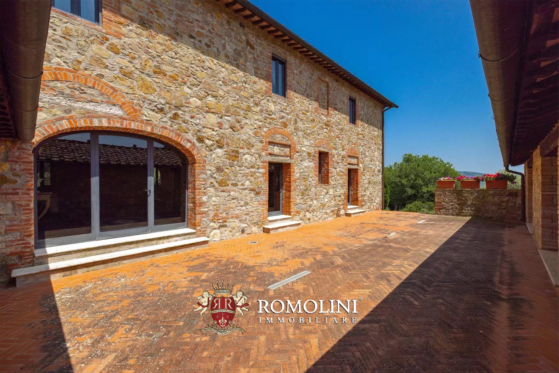 10 Bedroom Villa/Townhouse's Image 22