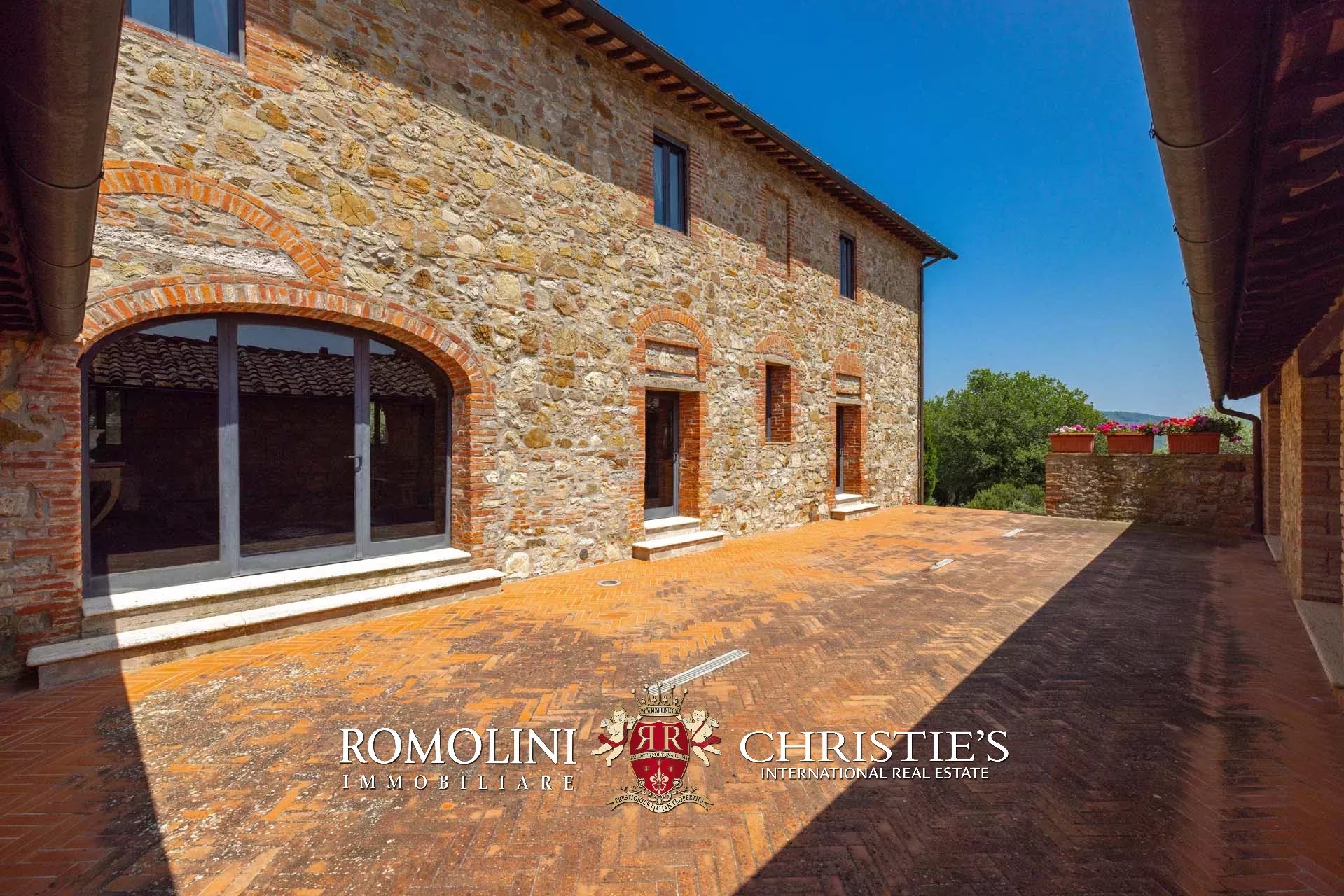 10 Bedroom Villa/Townhouse's Image 22