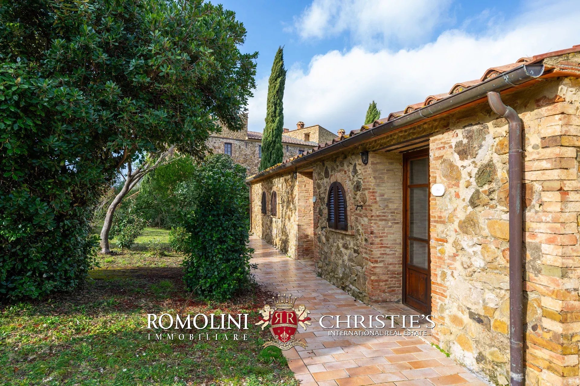 13 Bedroom Villa/Townhouse's Image 32