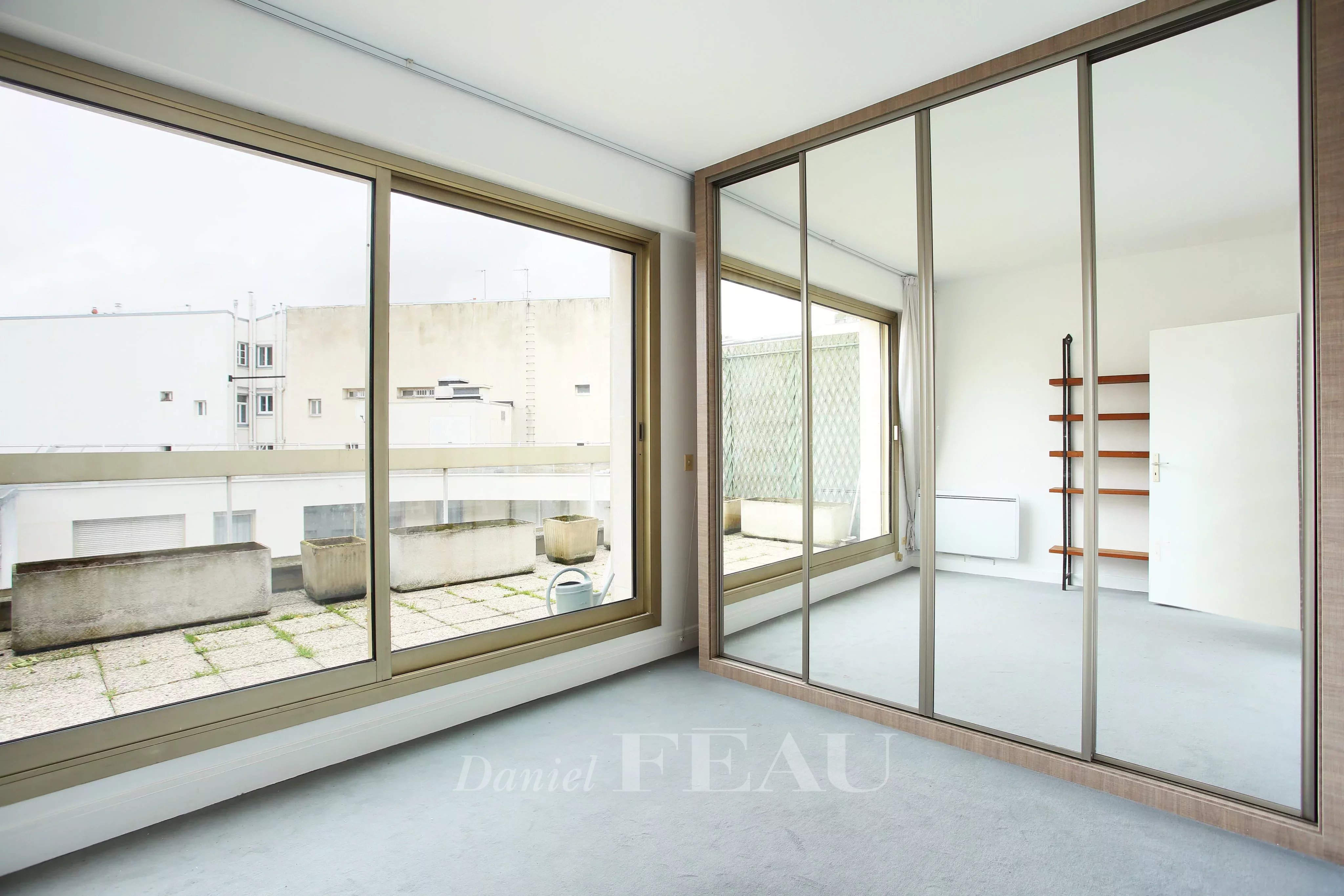 Deuxième chambre avec placards