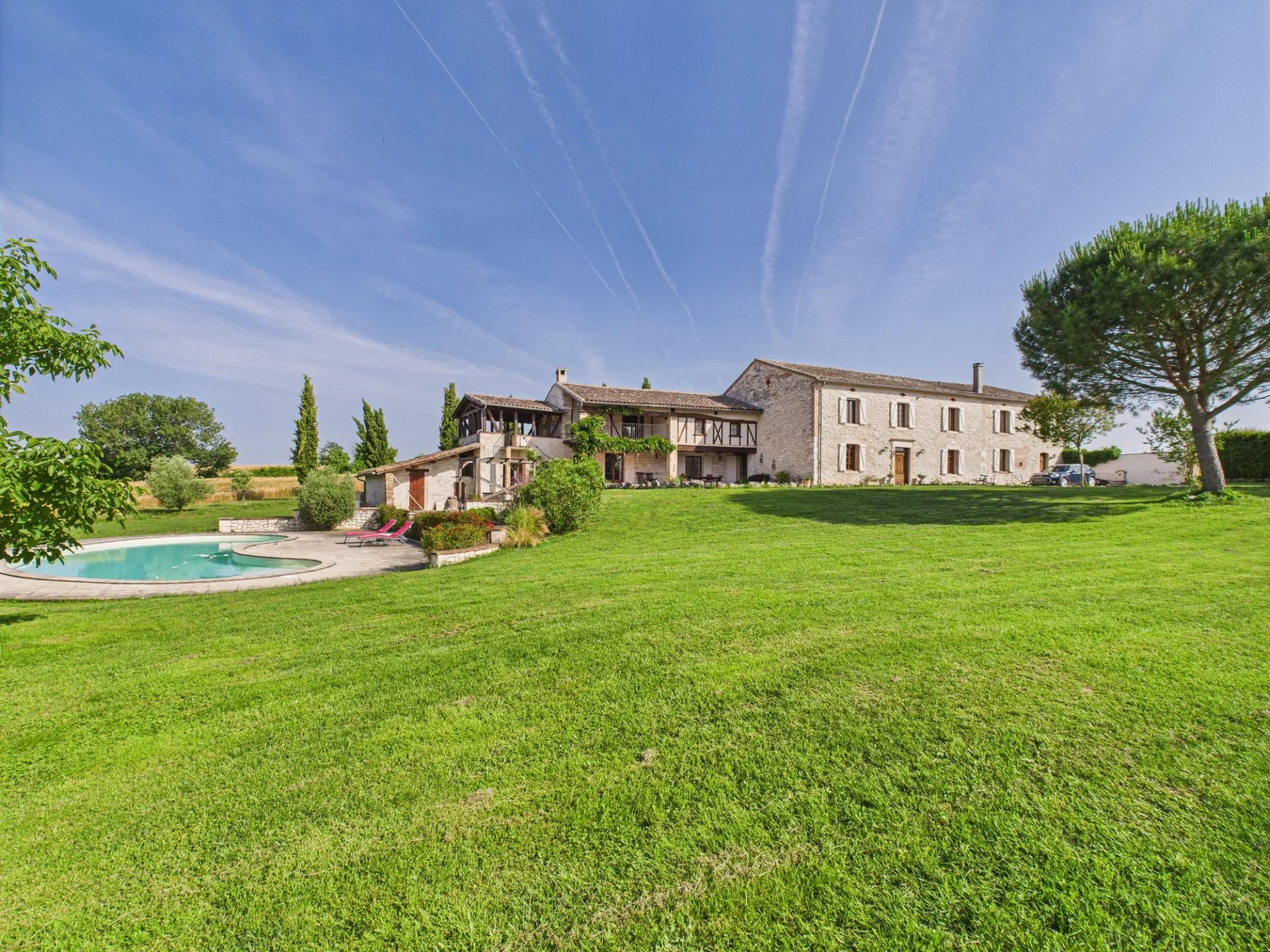 Ancienne Maison de Vigneron Rénovée avec Goût, Gîte et Piscine au Cœur de la Campagne Tarnaise