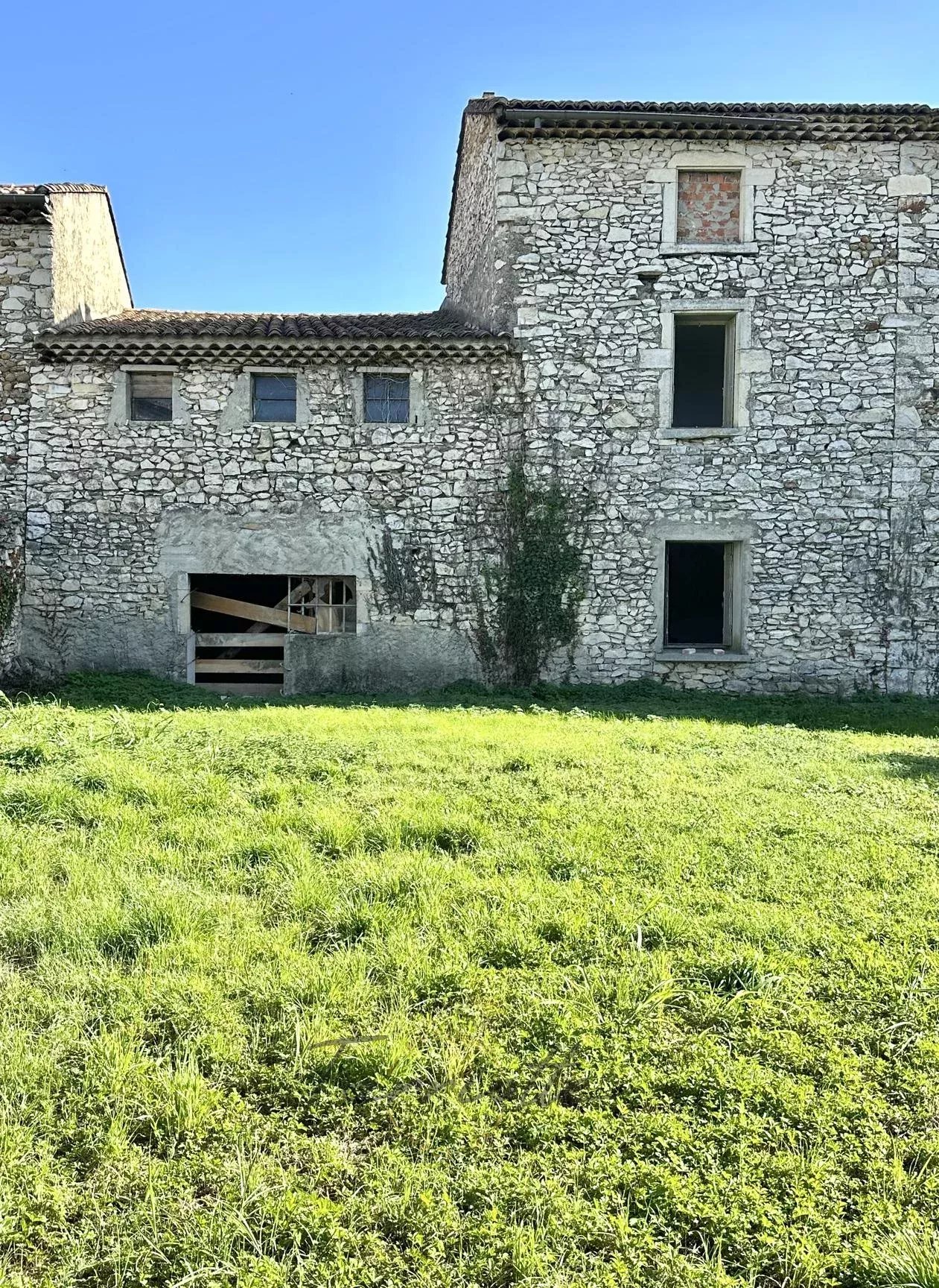 Sale Farm Saint-Marcel-lès-Sauzet