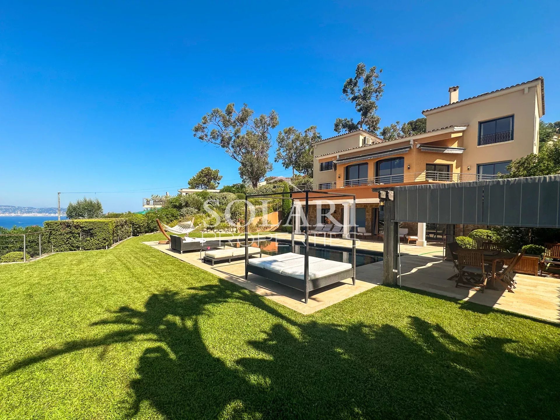 À pied des plages : villa avec piscine et vue panoramique à Theoule - Baie de Cannes