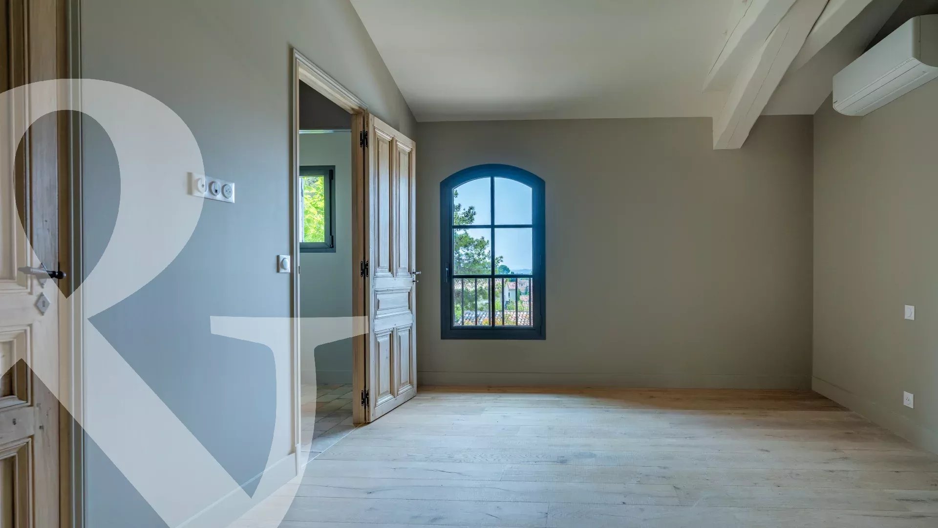 CONSTRUCTION NEUVE A PIED DU VILLAGE