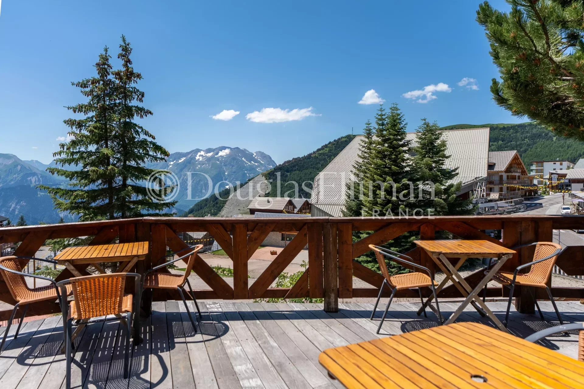 ALPE D’HUEZ – Chalet d’exception skis aux pieds, vue Écrins. - Image nᵒ2