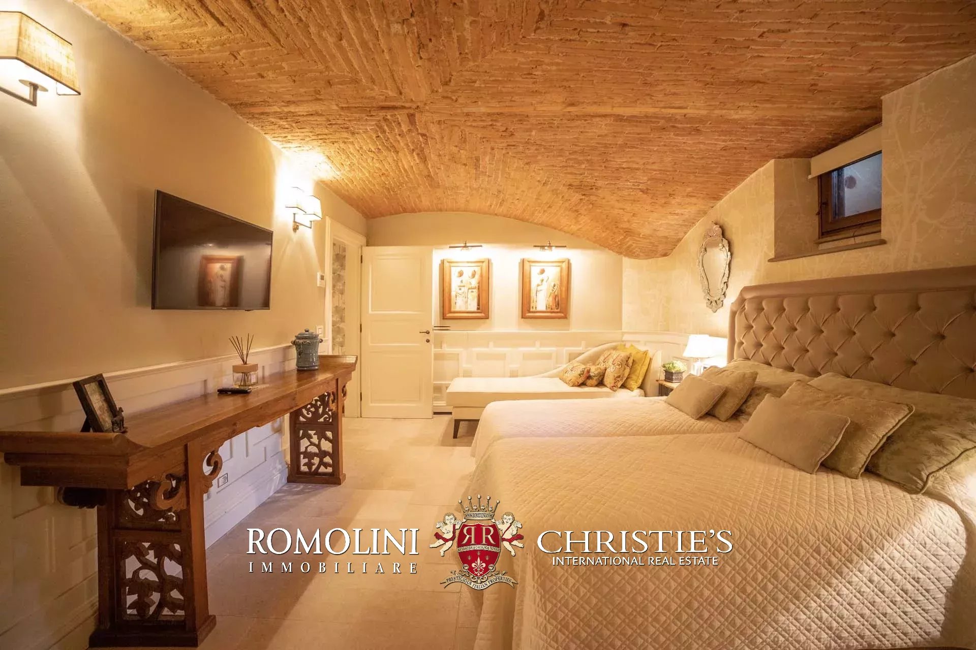 5 Bedroom Villa/Townhouse's Image 28