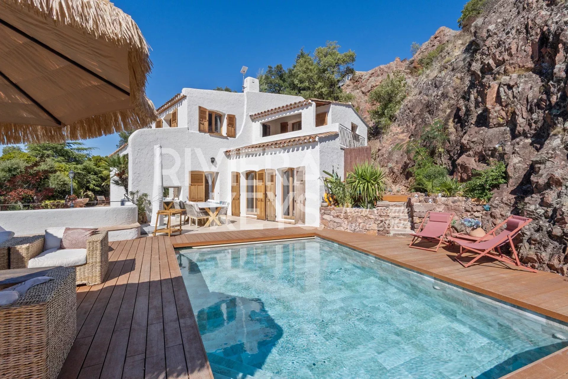 MANDELIEU-LA-NAPOULE: Modern 5-bedroom renovated villa with heated pool