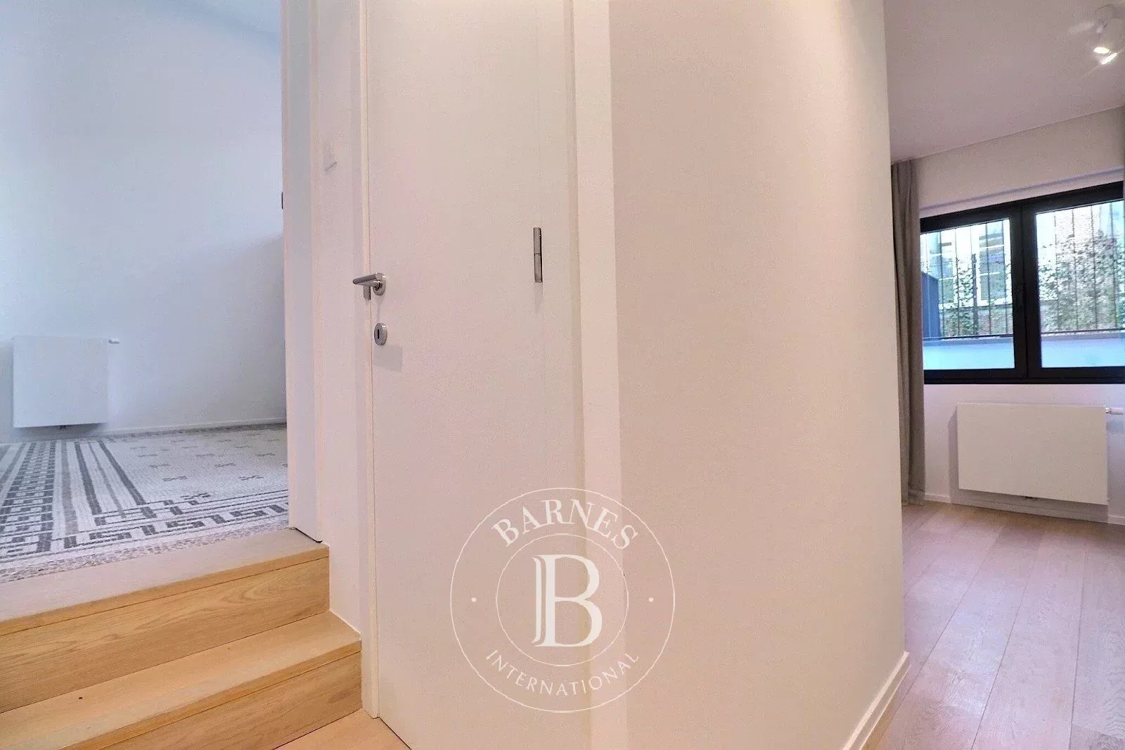 In the heart of Brussels - Renovated duplex 2bed + terrace + parking (optional)