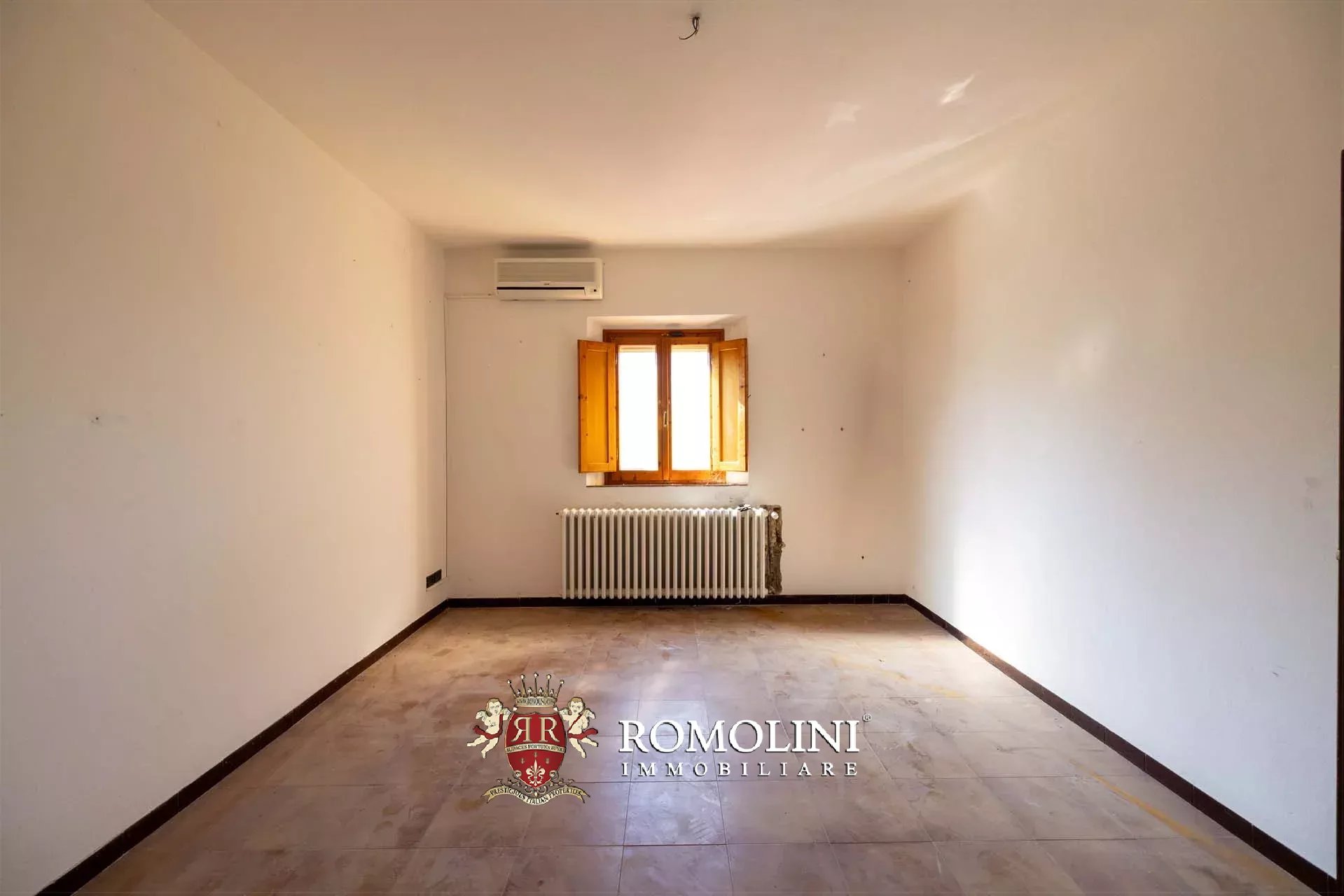 8 Bedroom Villa/Townhouse's Image 36