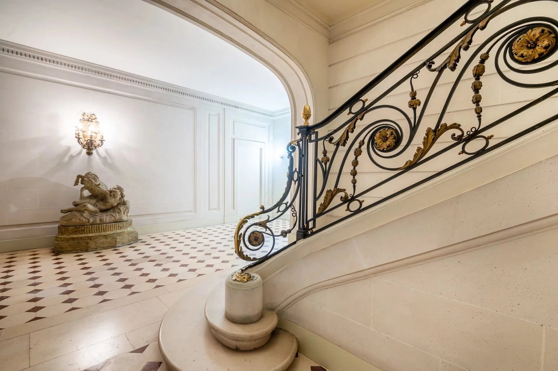 Paris 16 - Victor Hugo / Square Lamartine - Superbe appartement familial et de réception