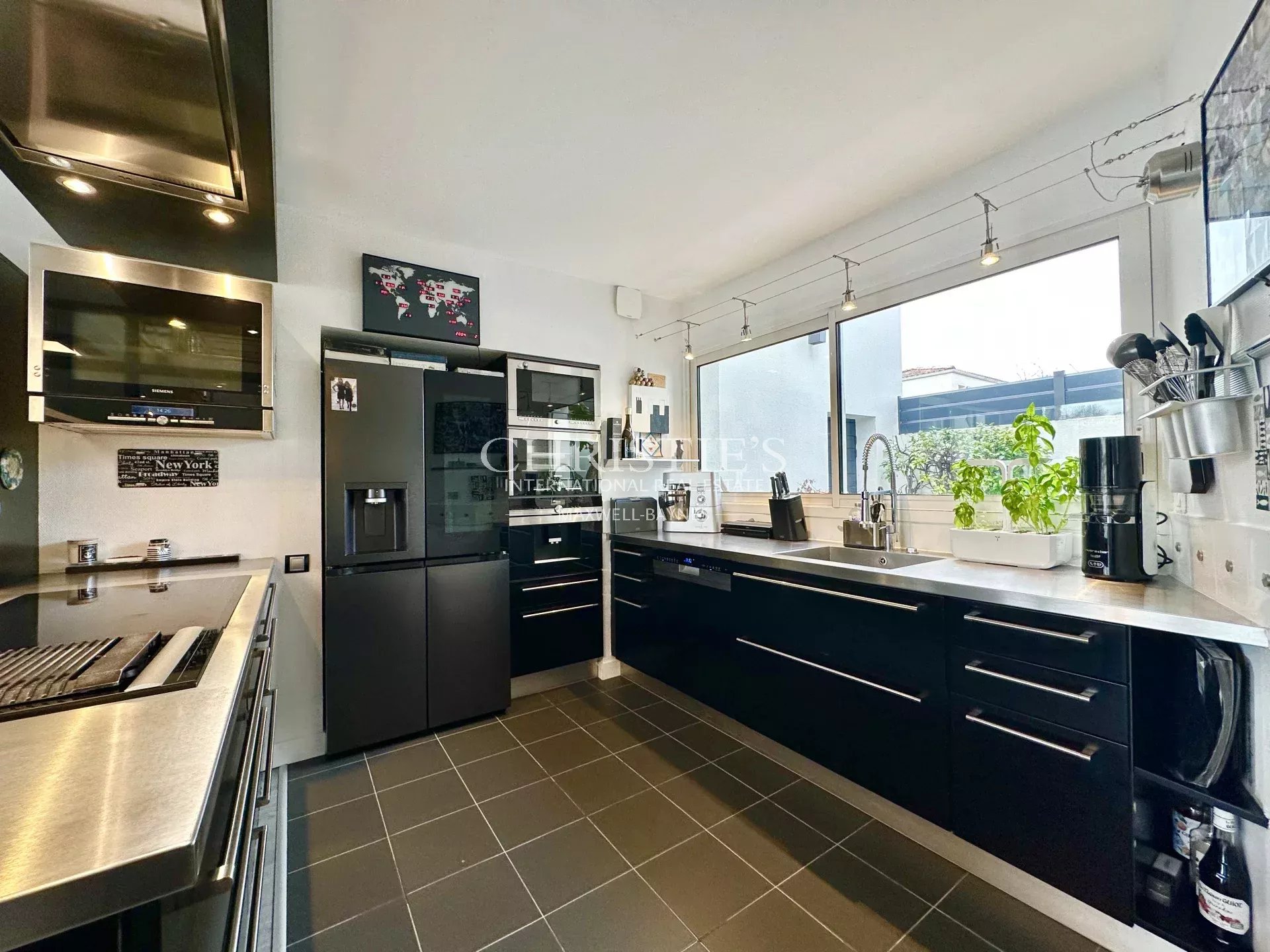 4 Bedroom Villa/Townhouse's Image 4
