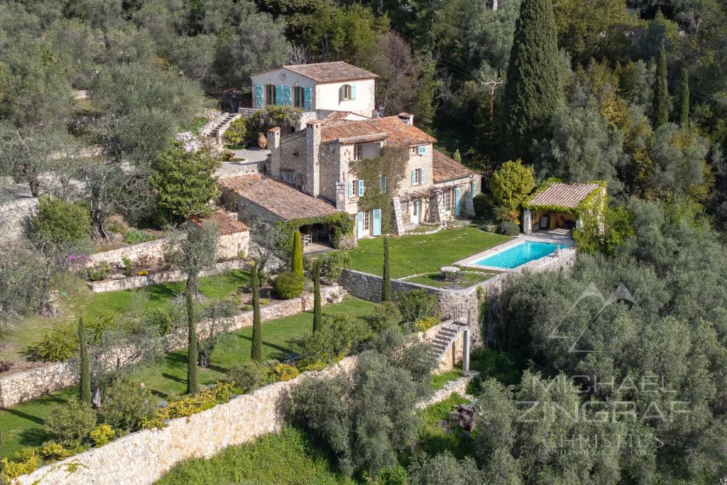 Villa for sale in Le Tignet — Elegant bastide overlooking the Cannes countryside