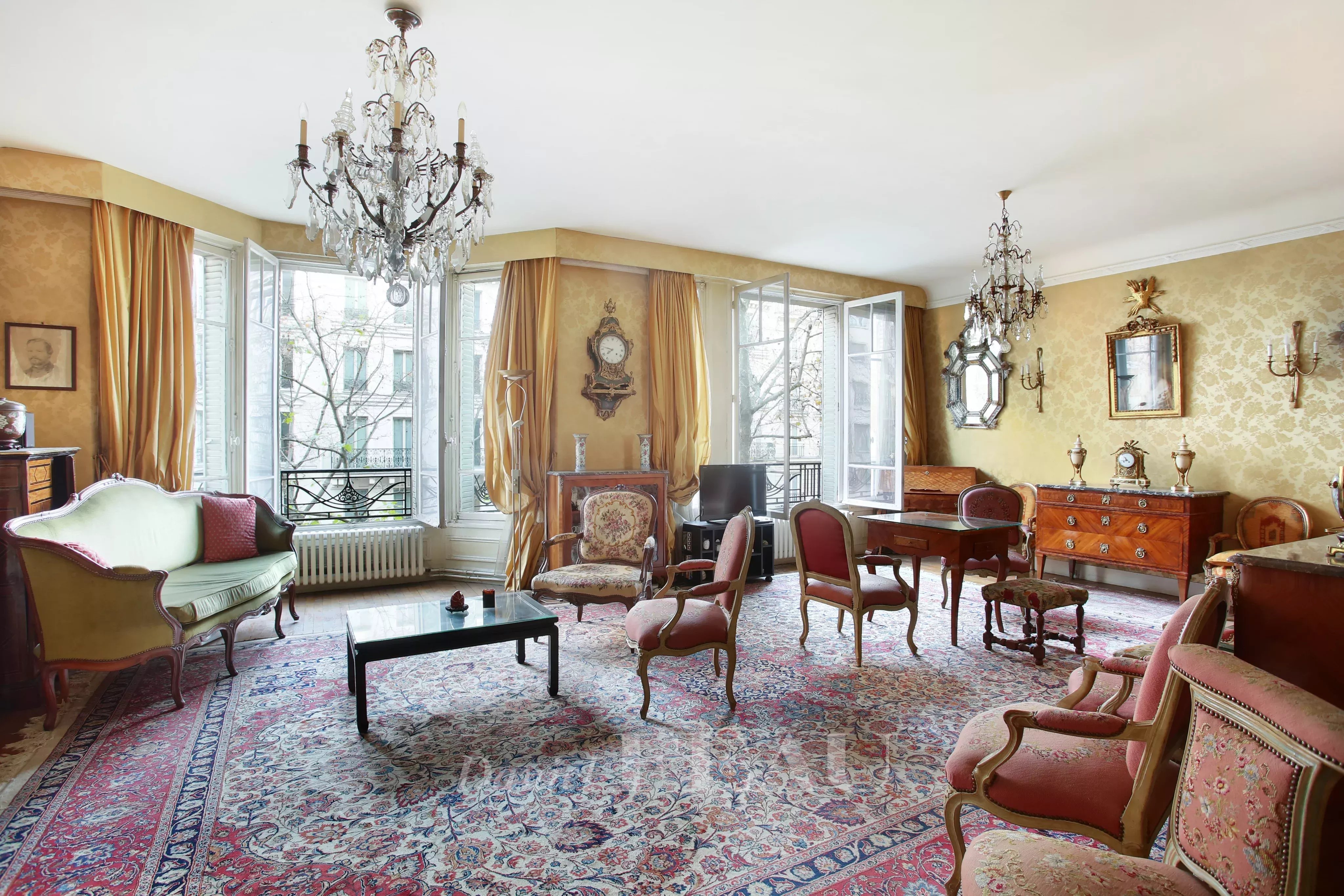 Paris 7th District – A 2/3-bed apartment