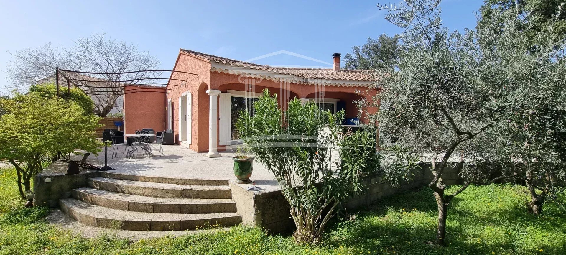 Agence immobilière de 