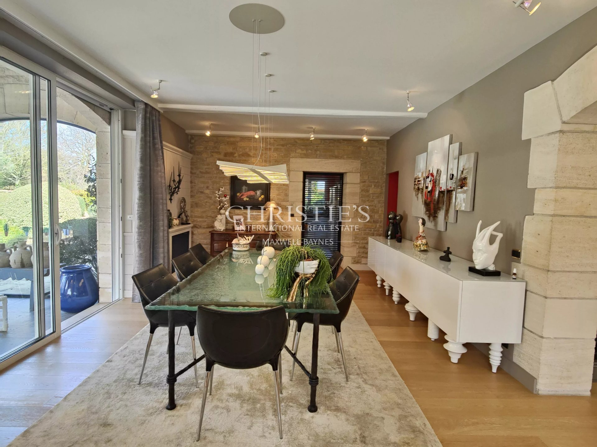 5 Bedroom Villa/Townhouse's Image 6