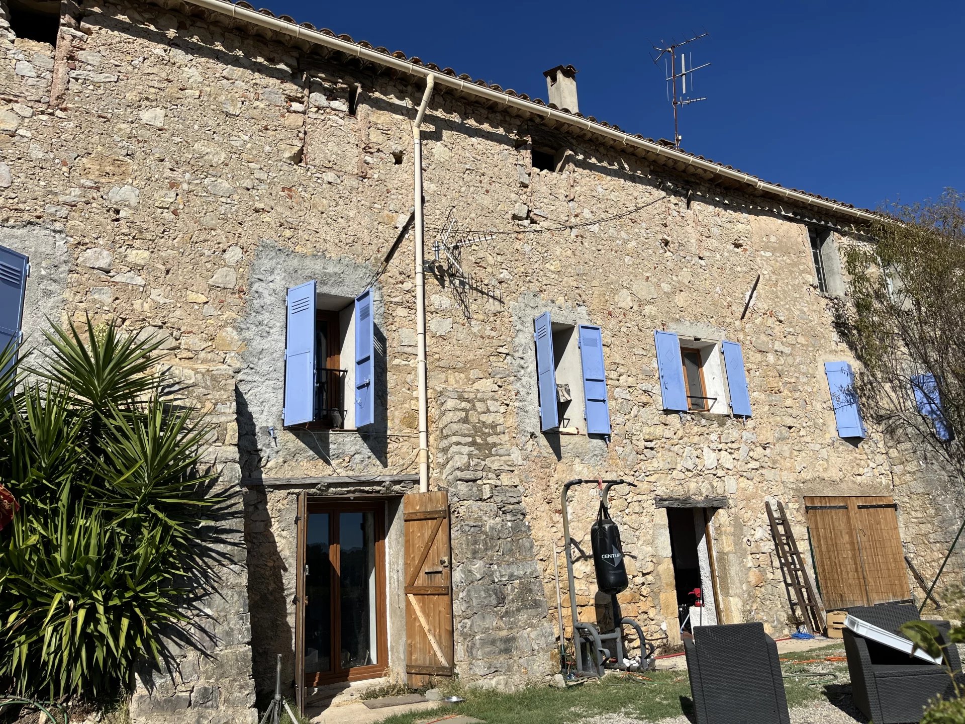 Old stone farmhouse with 3 apartments - Saint-Paul en forêt Old stone farmhouse with 3 apartments - Saint-Paul en forêt