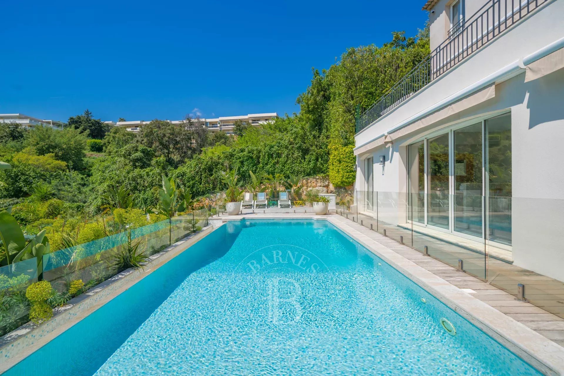 SOLE AGENT CANNES - NEO PROVENCAL VILLA - GLIMPSE OF THE SEA