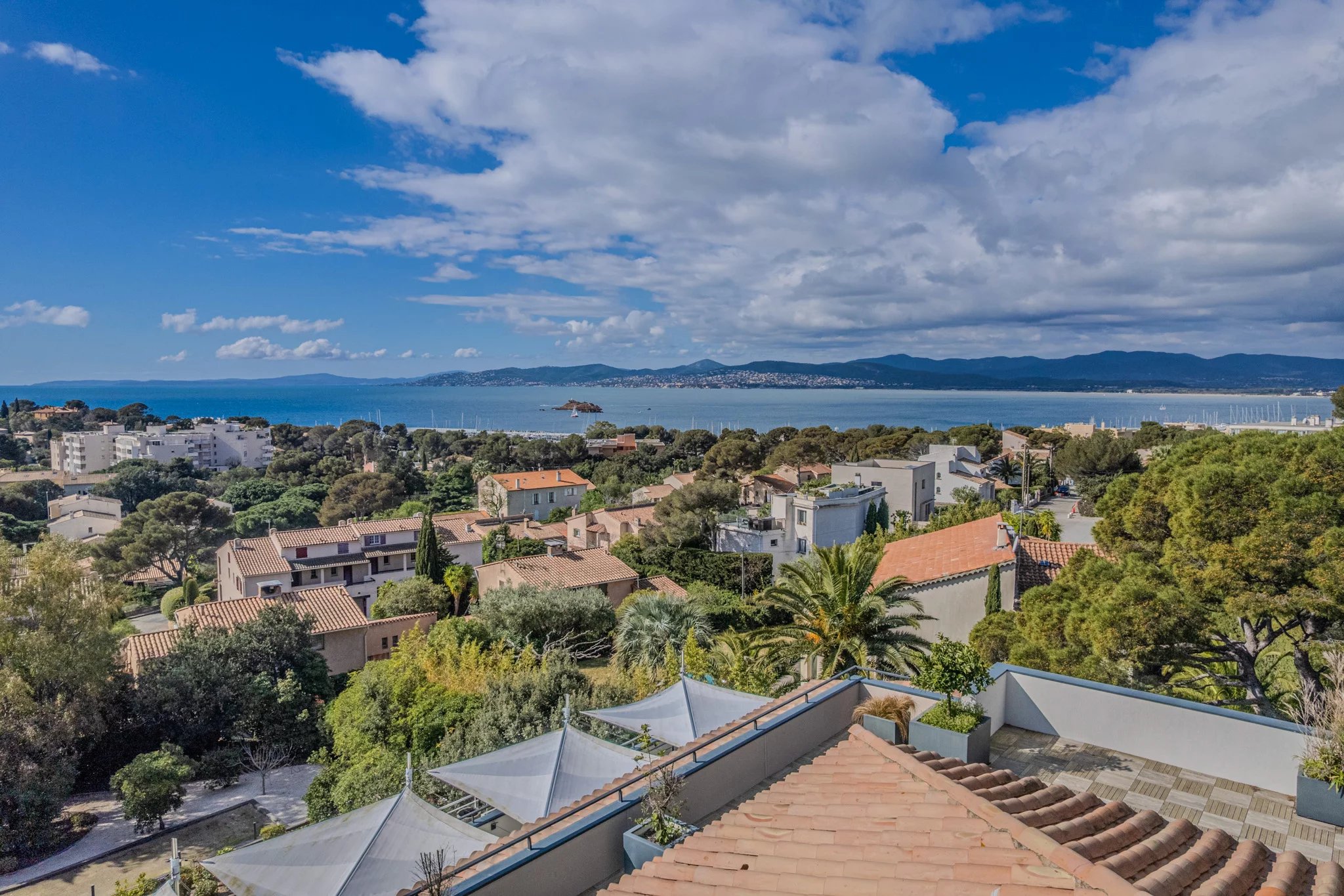 VAST SEA VIEW LUXURY VILLA AT SAINT RAPHAEL COTE D'AZUR