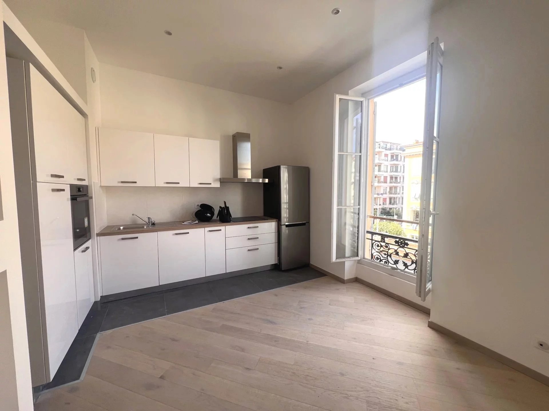 NICE - MUSICIANS: Renovated studio with open view