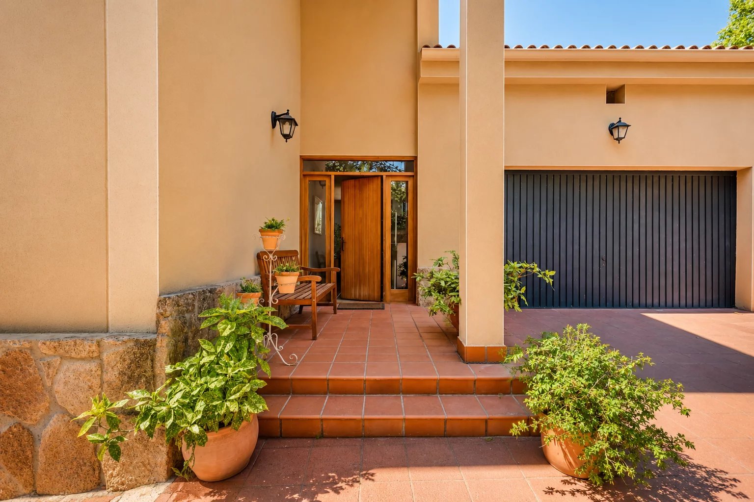 Two homes, one property. Space, independence, and multiple possibilities.