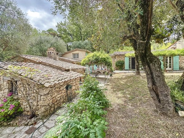 villa for sale in Opio — photo 1