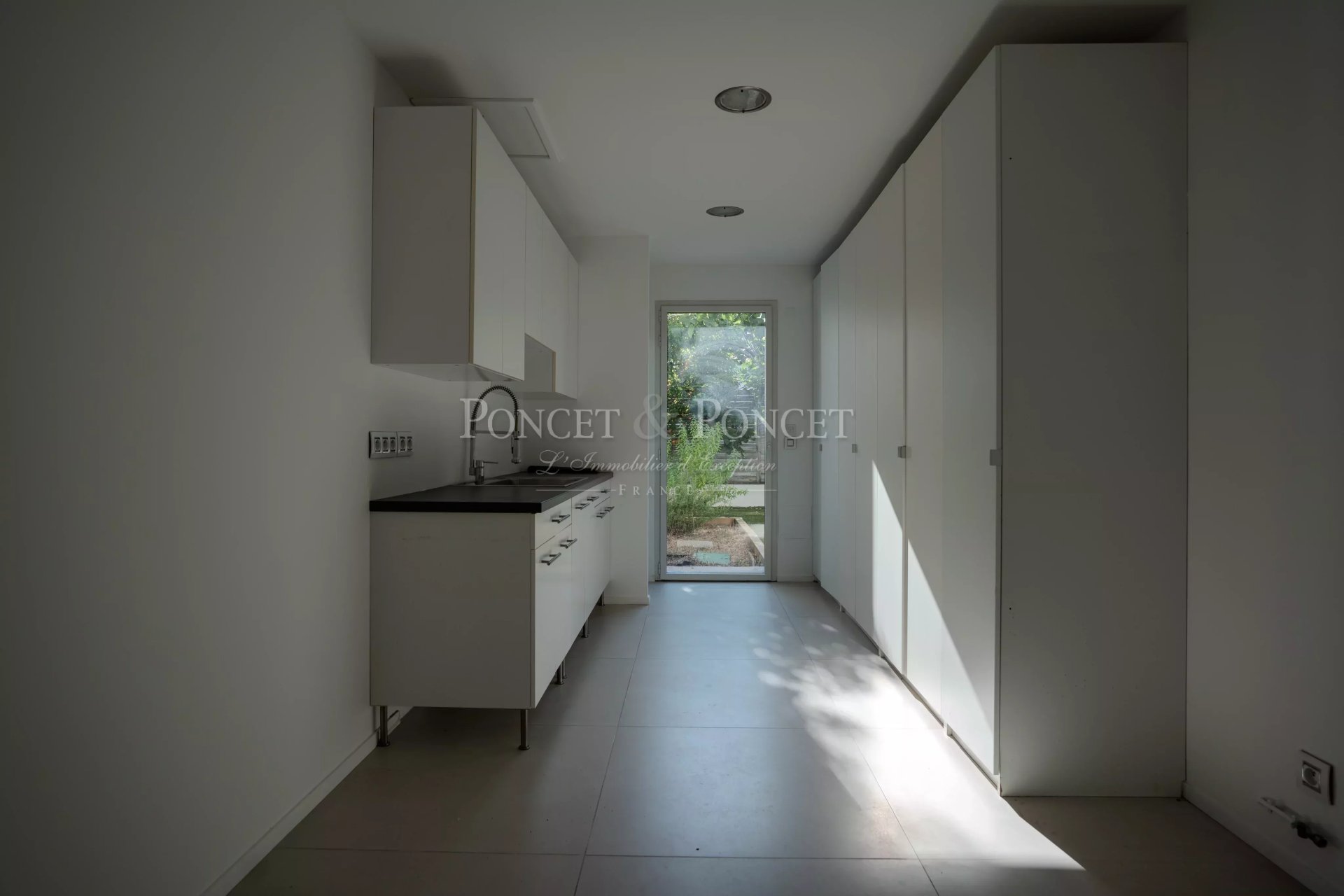 6 Bedroom Villa/Townhouse's Image 12