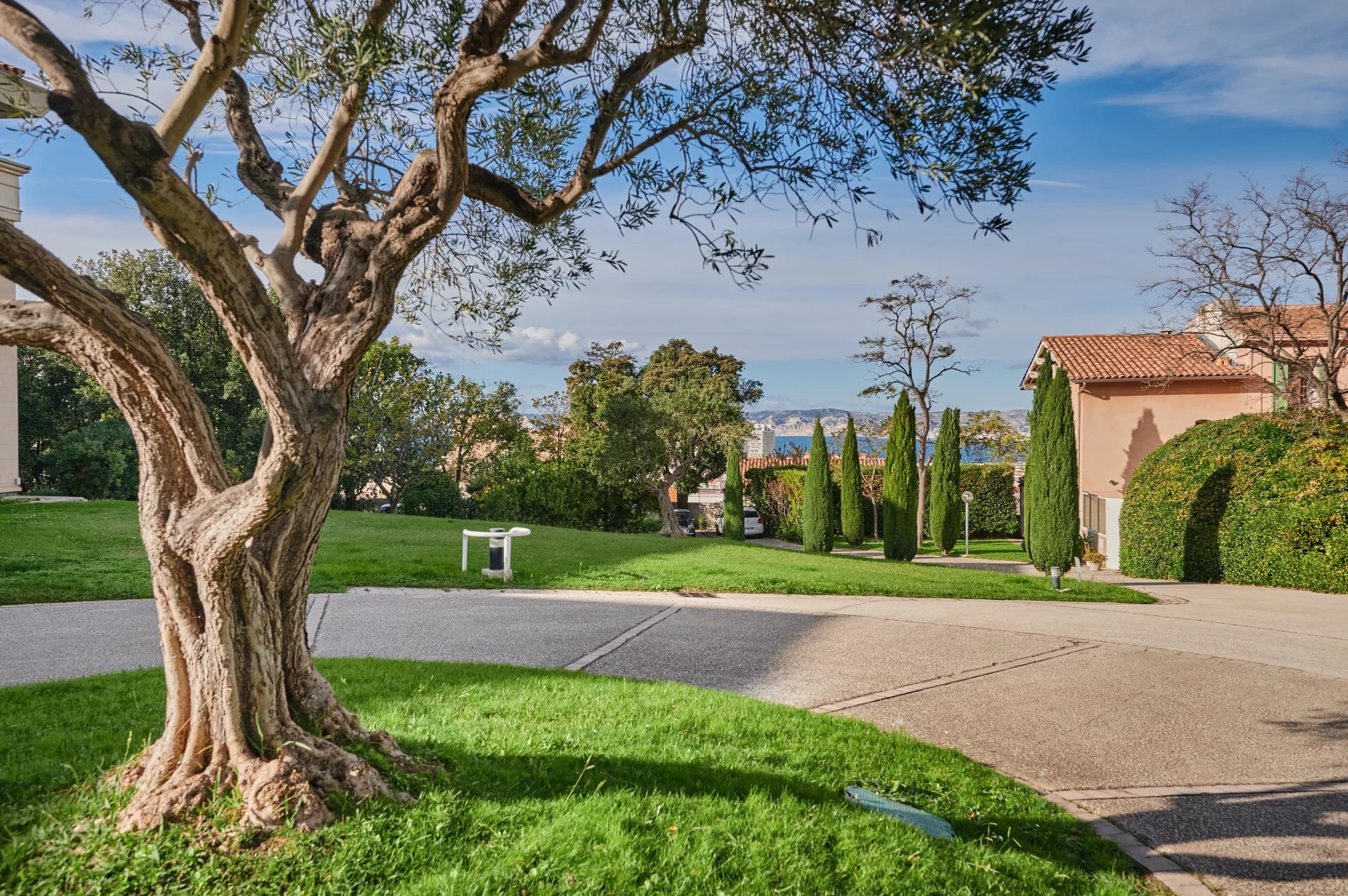 Exceptional apartment with garden space in the heart of Roucas-Blanc