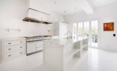 Renovated penthouse with stunning sea views — photo 4 of 7