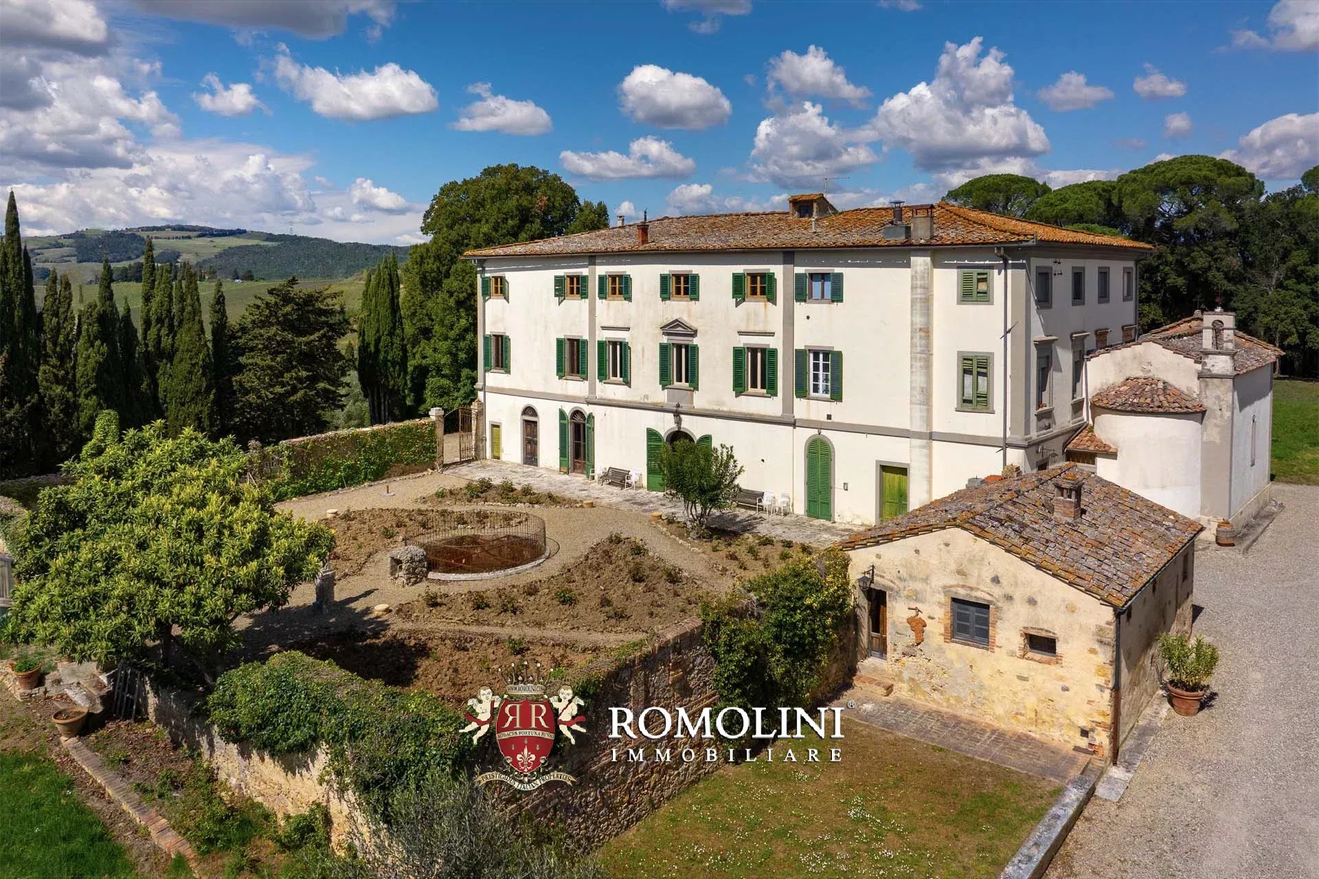 35 Bedroom Vineyard's Image 10