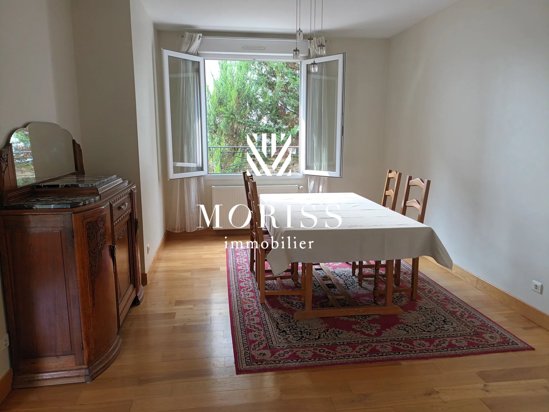 Maison de 8 pièces de 220m² - Image Array