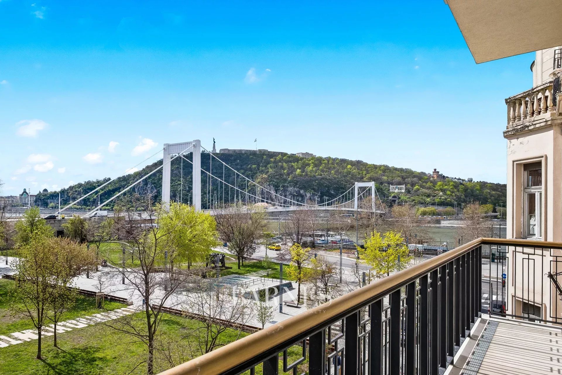 Palace M15 Residence - Panoramic Danube-View Luxury Residences in the Heart of Budapest