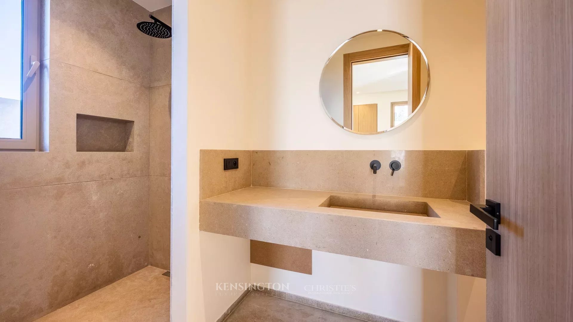 4 Bedroom Villa/Townhouse's Image 15