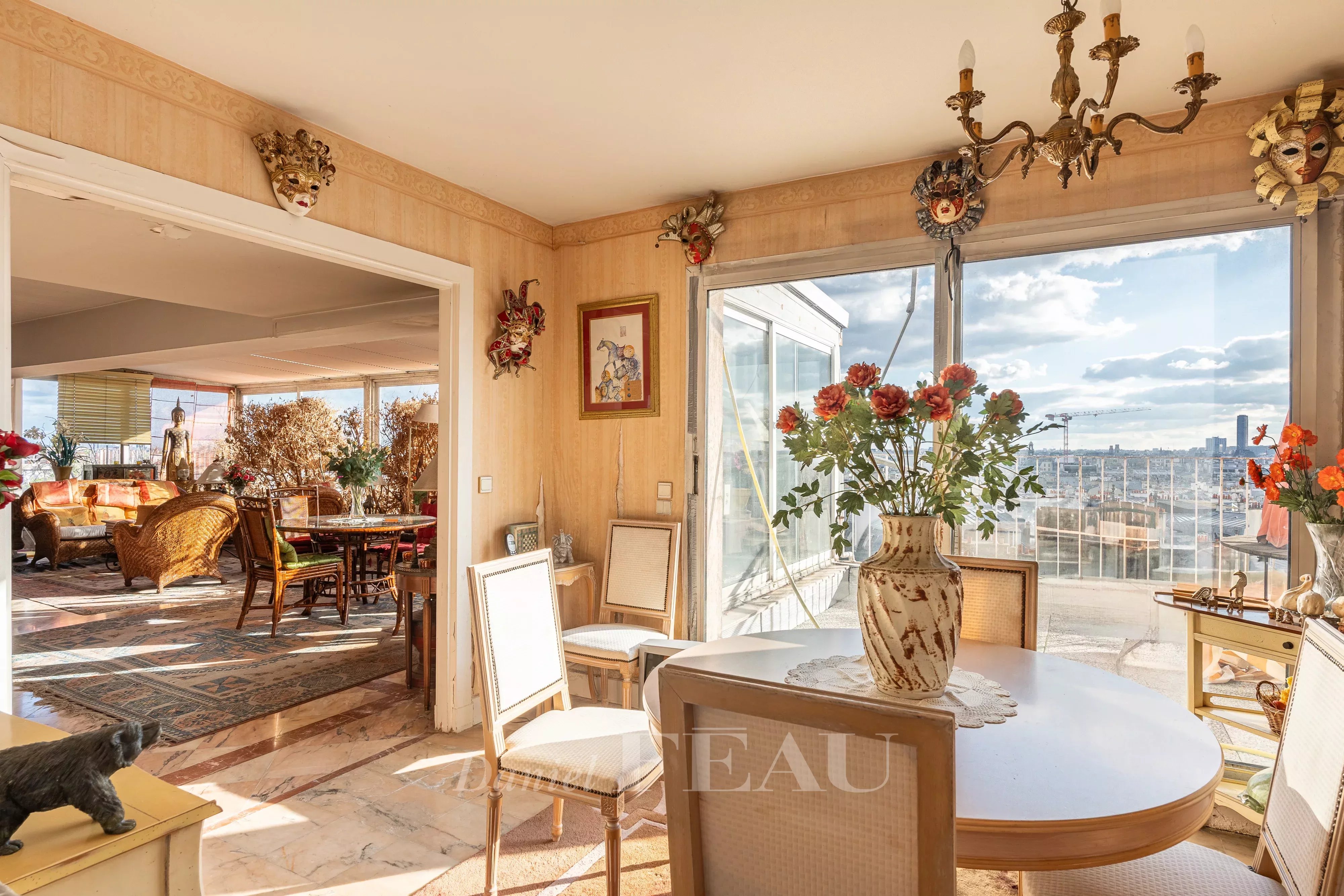 Salle à manger ouverte sur une terrasse de 18 m²