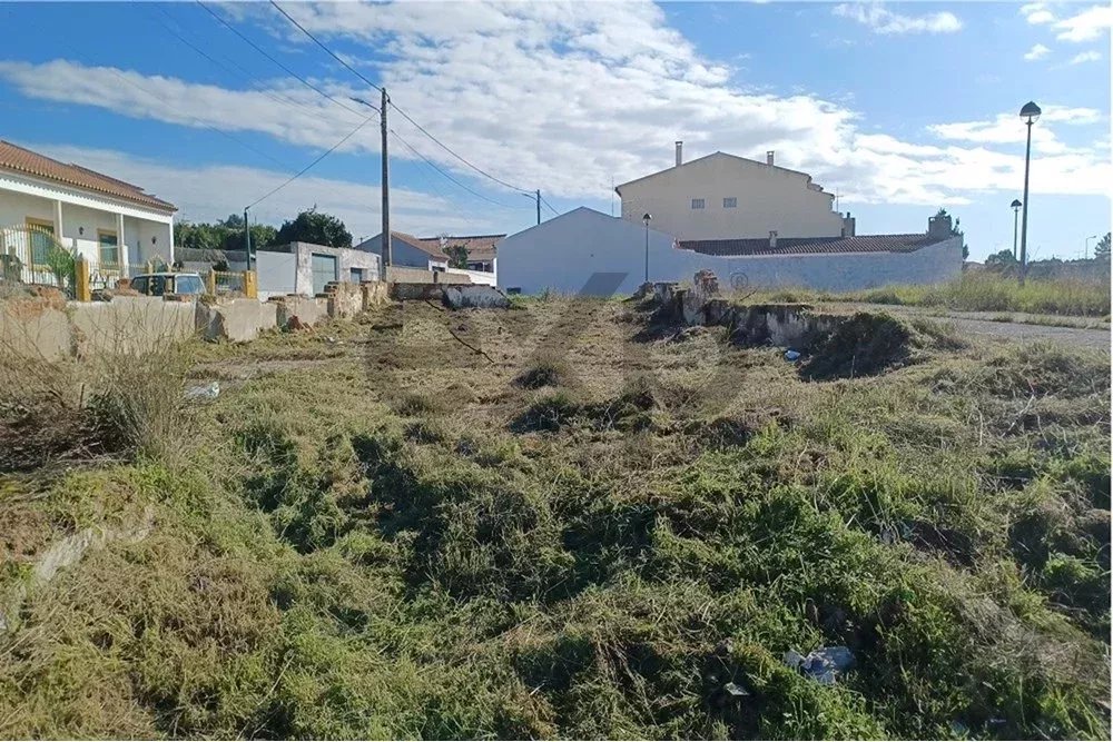 Terreno urbano de 450m² em Muge-Salvaterra de Magos para venda