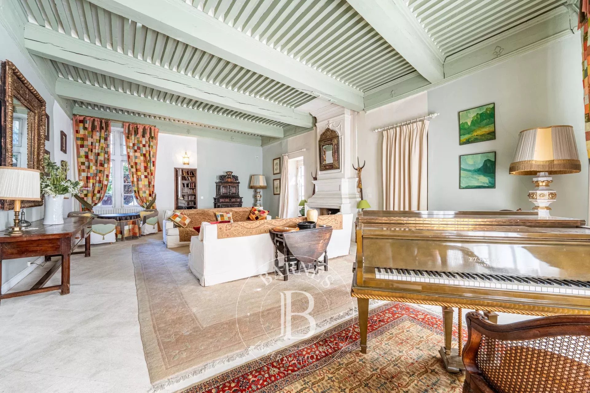 AIX-EN-PROVENCE - OLD MANSION - 10505,6 SQ FT - 9 BEDROOMS - SWIMING POOL - TERRACES - WINE CELLAR AND GARAGE