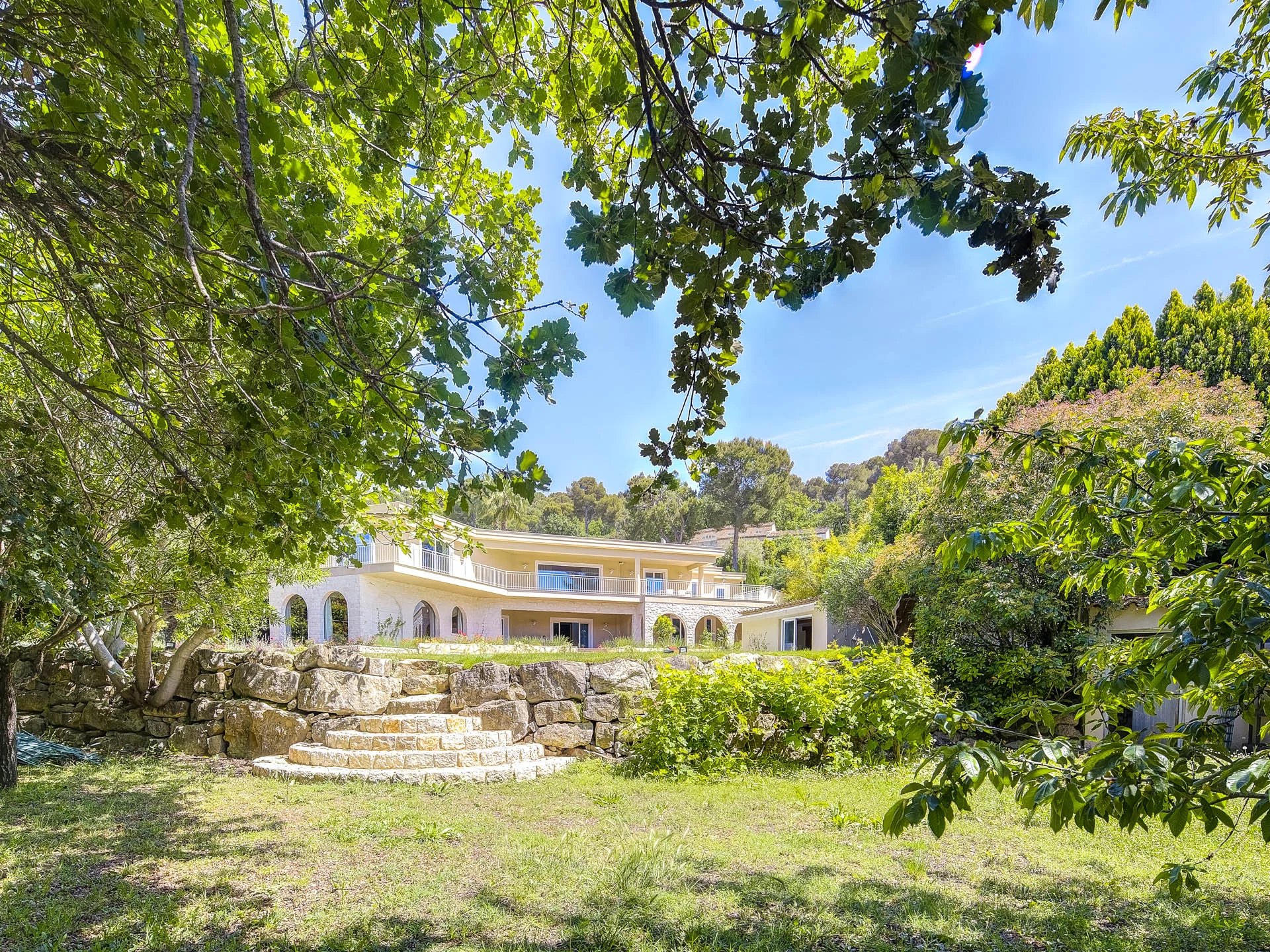 Mougins Royal Golf Rare Villa 320 m² in a private gated domain