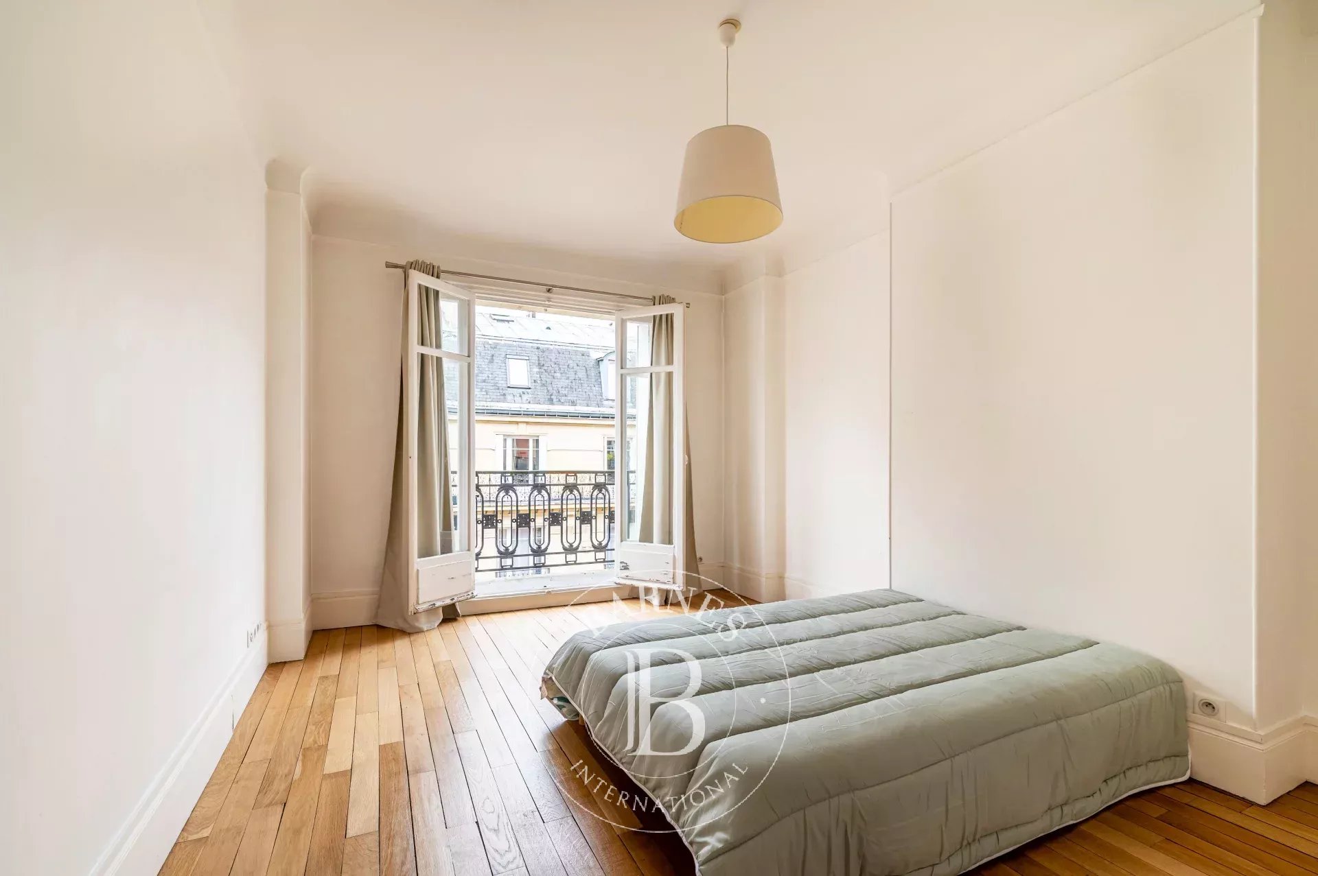 Neuilly - Sainte Foy-Mairie - 3-bed apartment - Balconies - Period features - picture 13