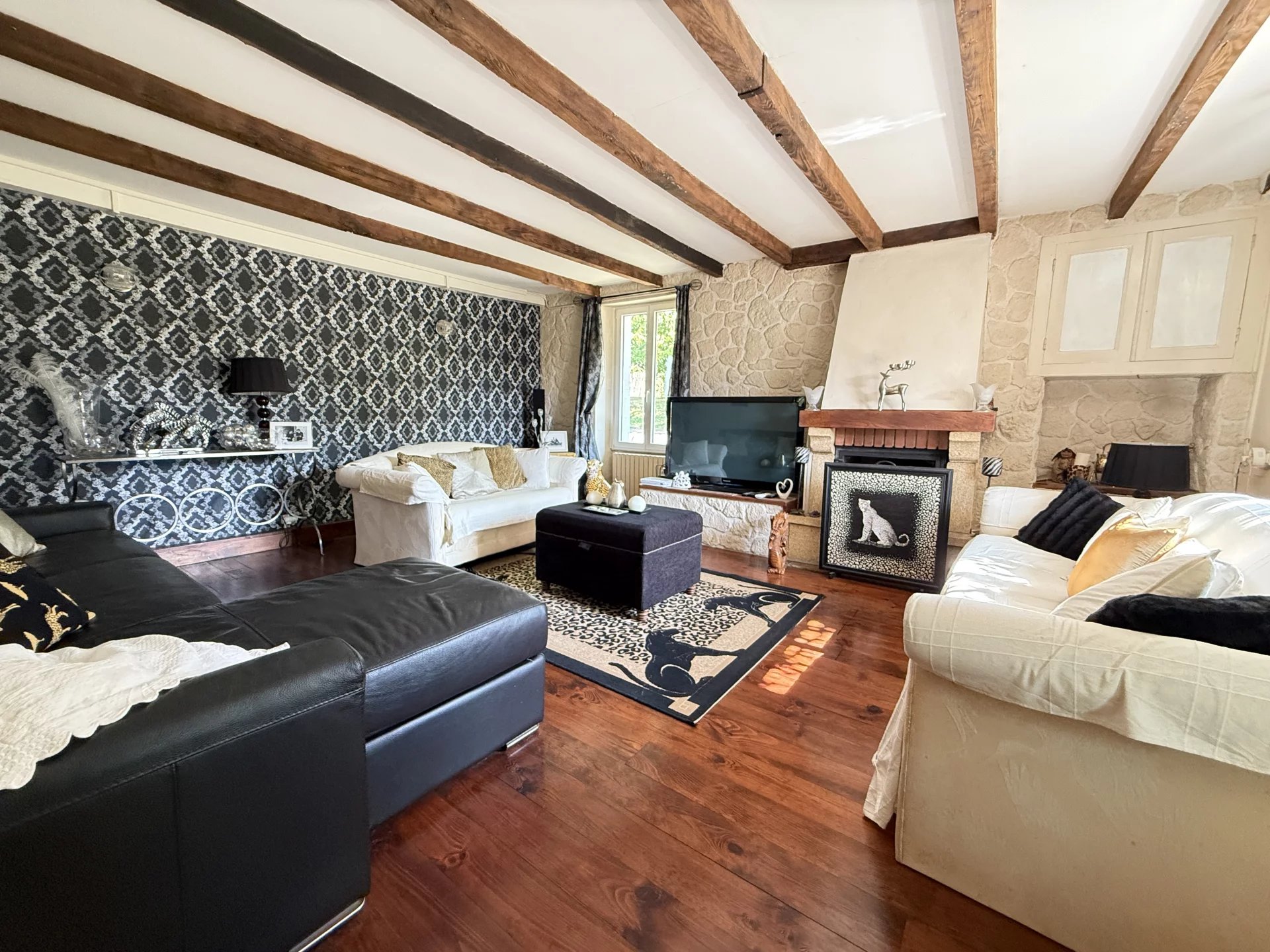 House in Chassiecq - Image 5