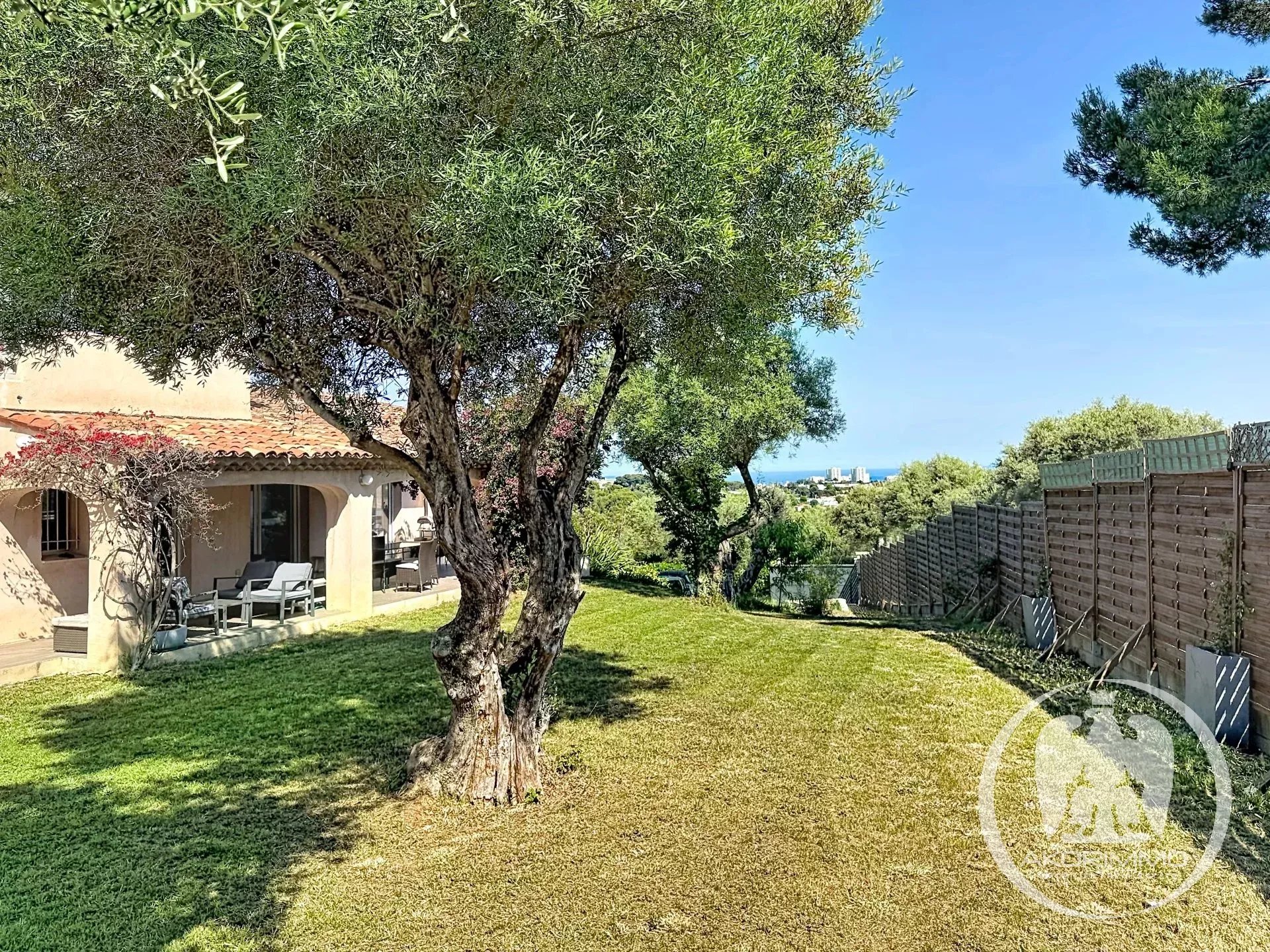 Casa  - 7 piezas  - 242.7 m² -  1.490.000 € - A la venta