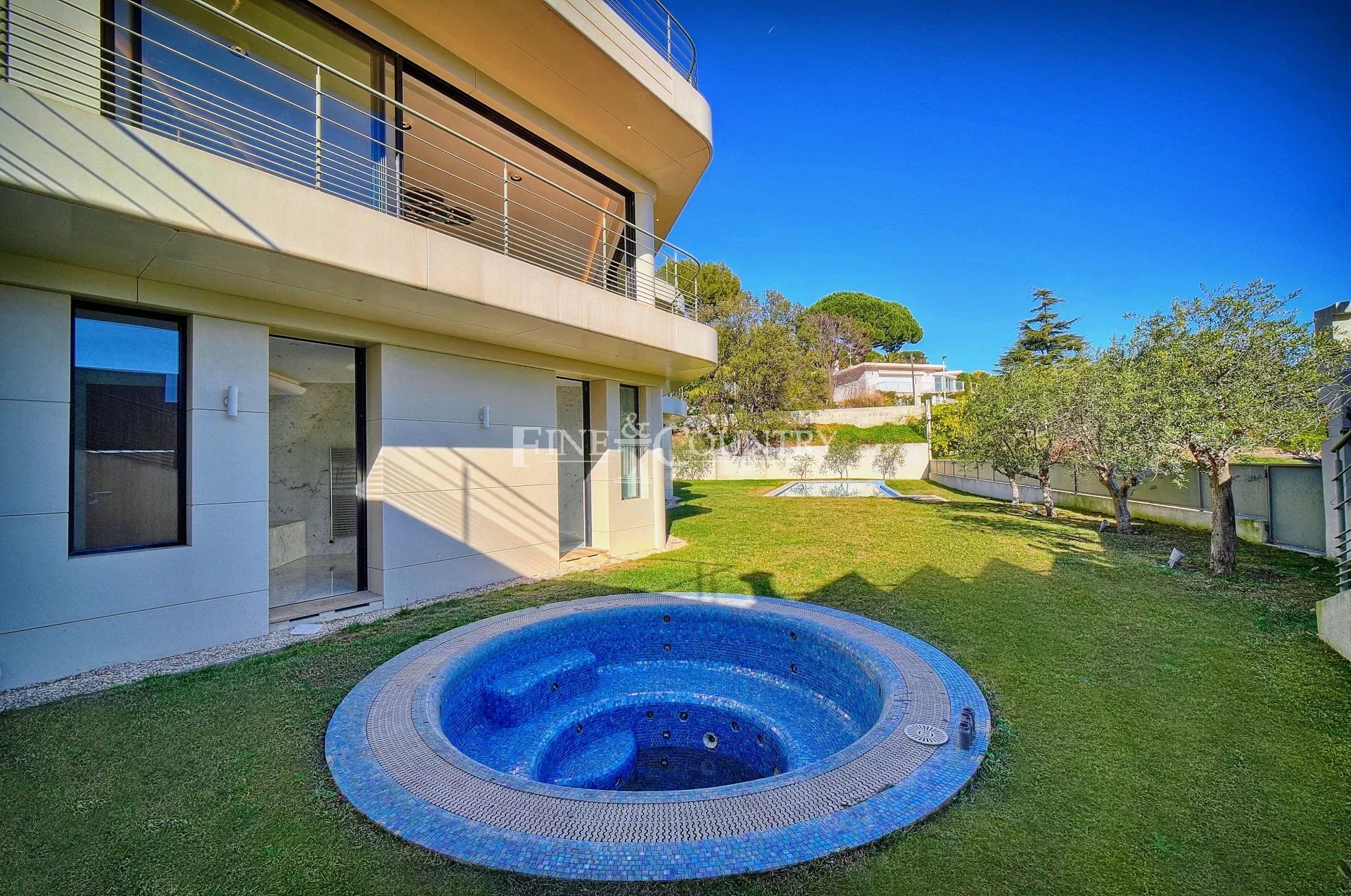 Photo of Villa for sale in Cannes with sea view