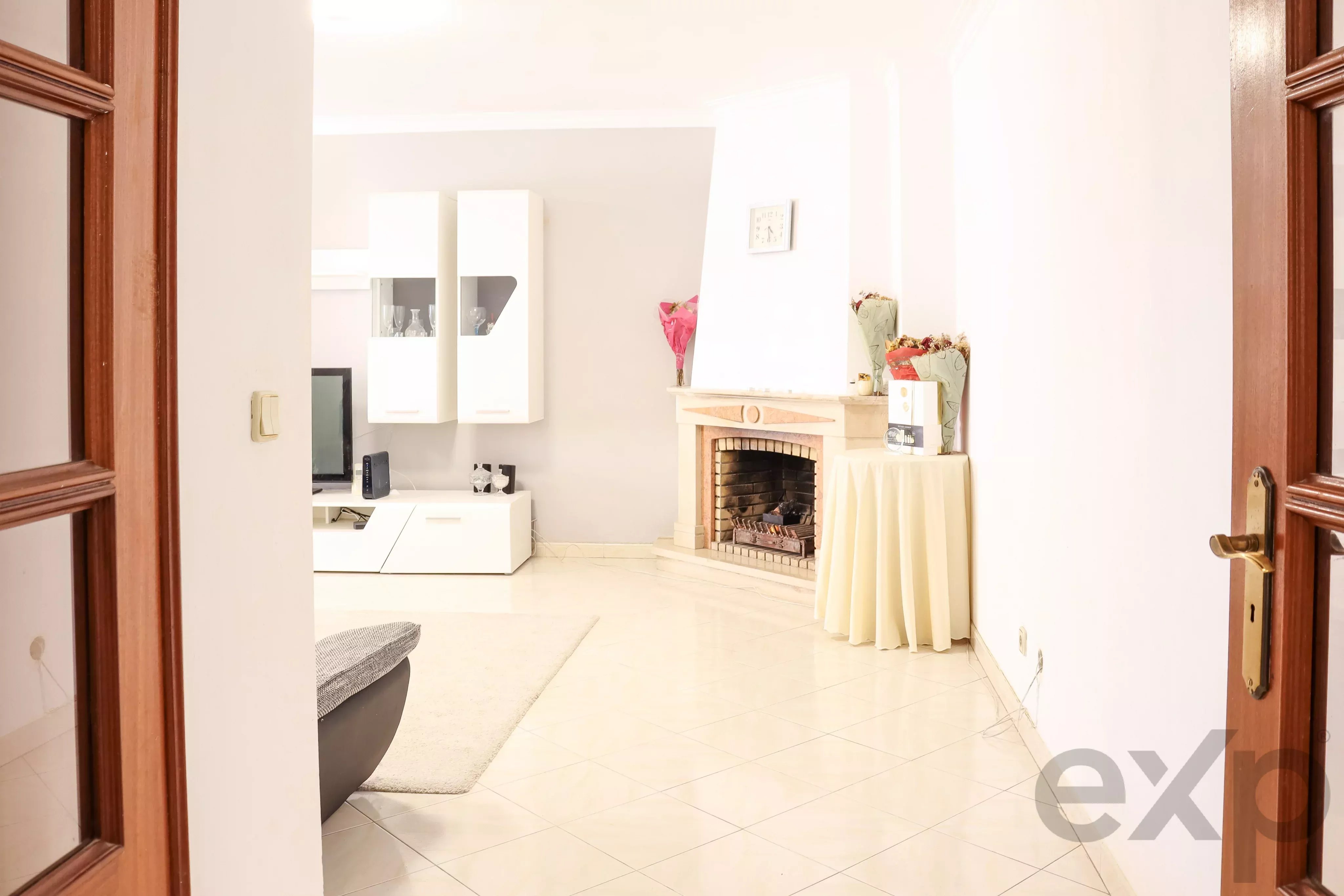 Spacious 3 Bedroom Apartment with En Suite | 130 sqm | Fireplace | Lift | Storage Room | Rinchoa, Sintra 87157830 image 3