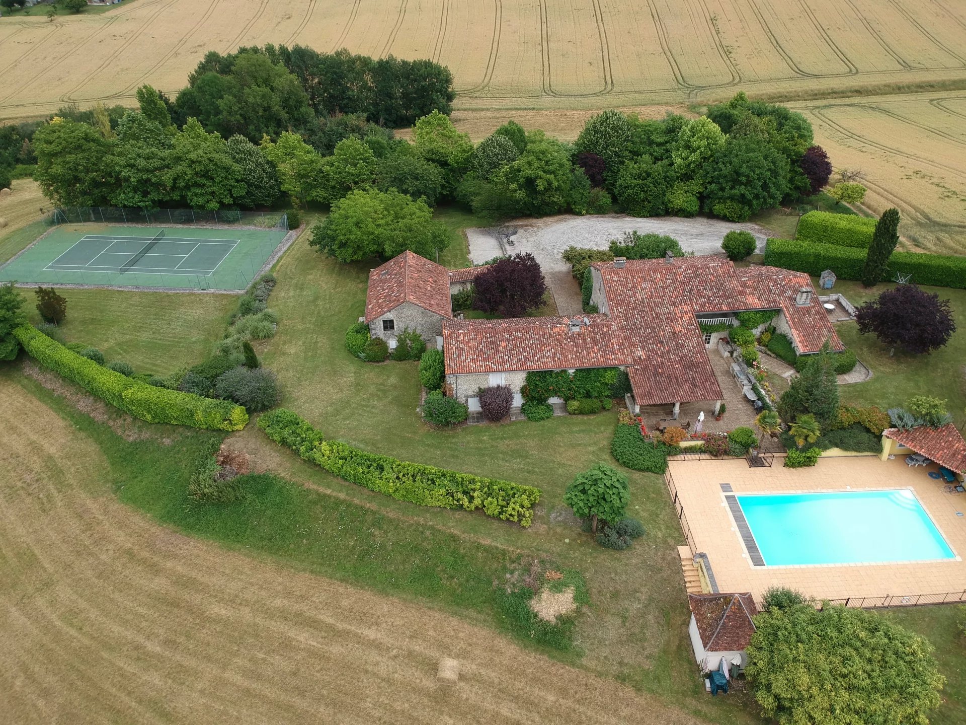 Élégant Domaine sur 5 hectares de terrain vallonnée