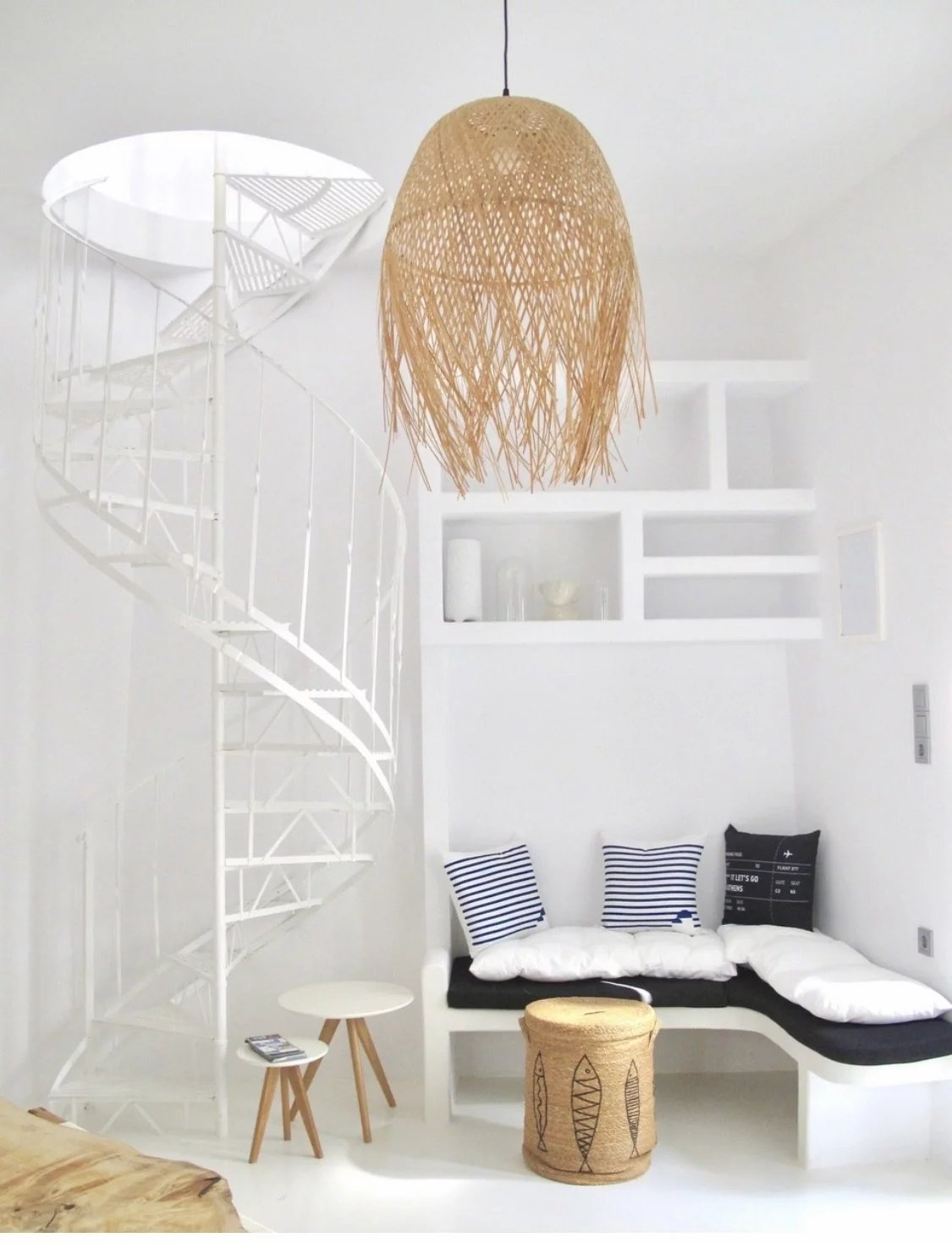 Agence immobilière de PARIS - LONDON - PAROS