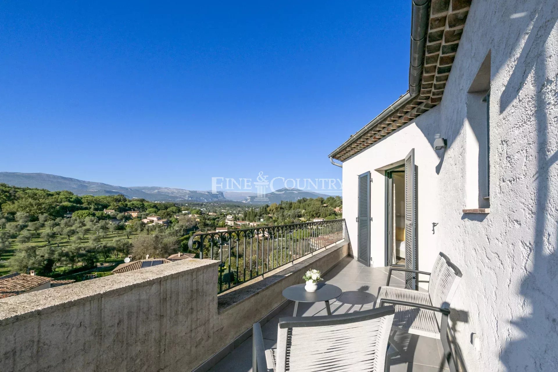 Photo of Villa For Sale in Valbonne