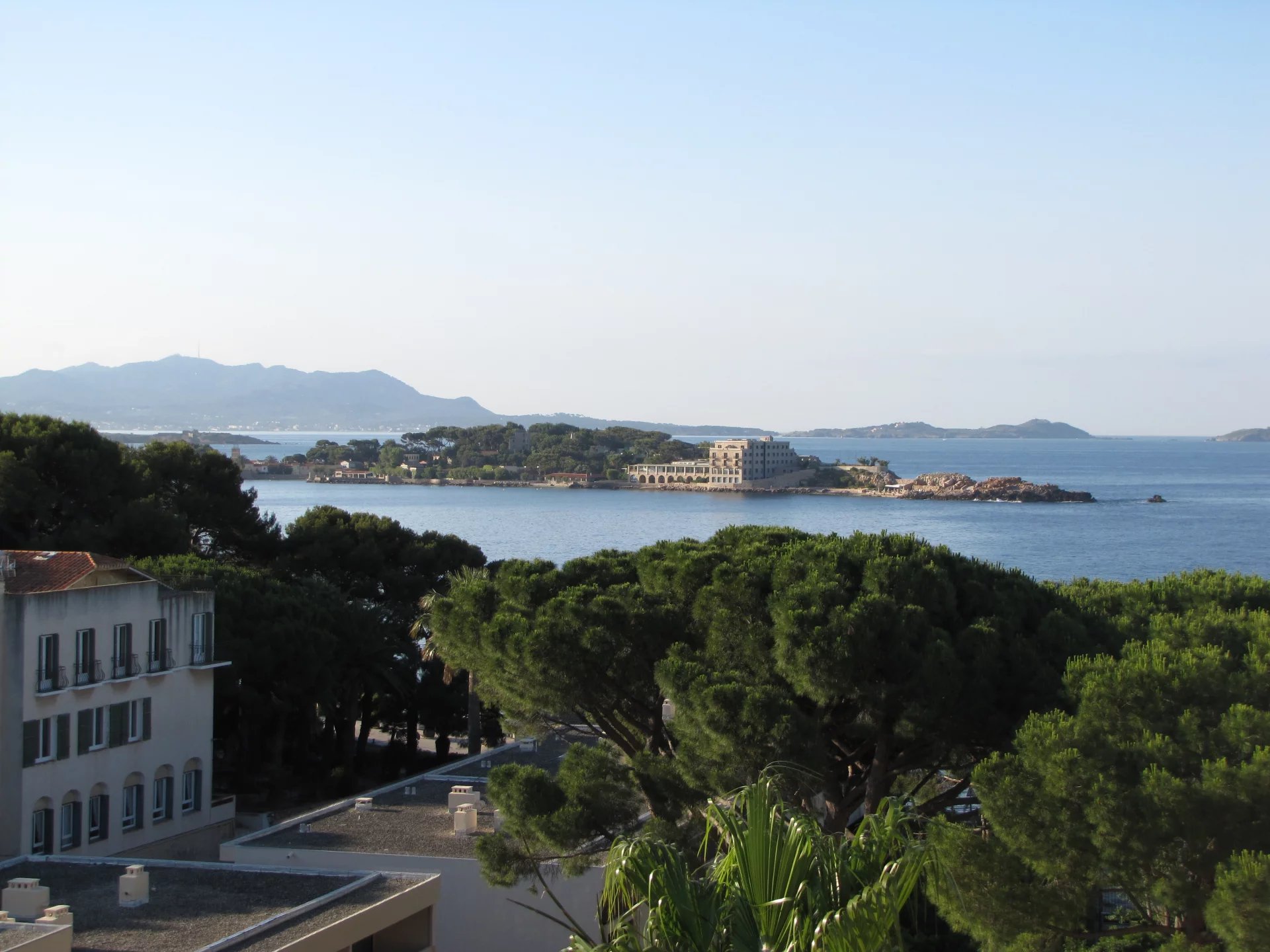 BANDOL BEL APPARTEMENT 4 PIECES VUE MER PANORAMIQUE