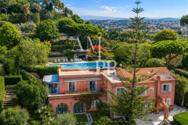 Unique Opportunity: Private Estate Featuring 2 Independent Villas and a Swimming Pool. — photo 1